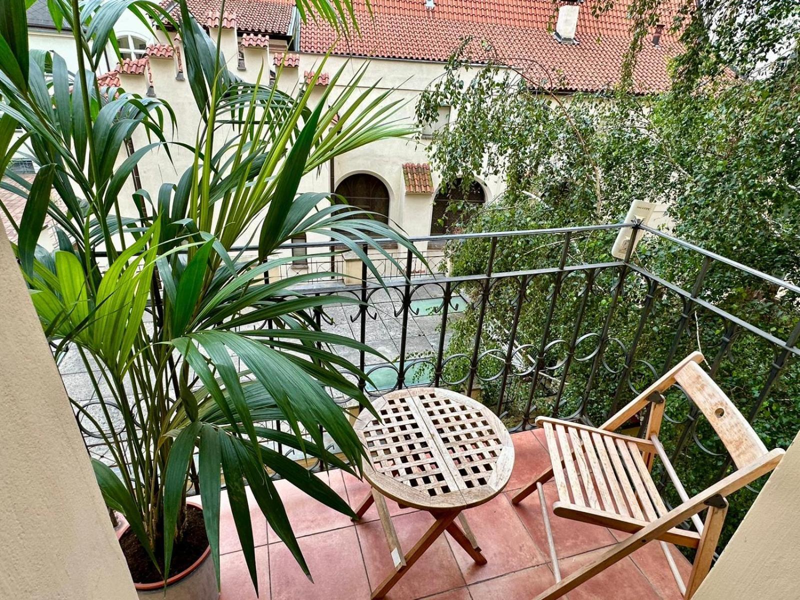 Apartment Siroka 14 Praha Bagian luar foto