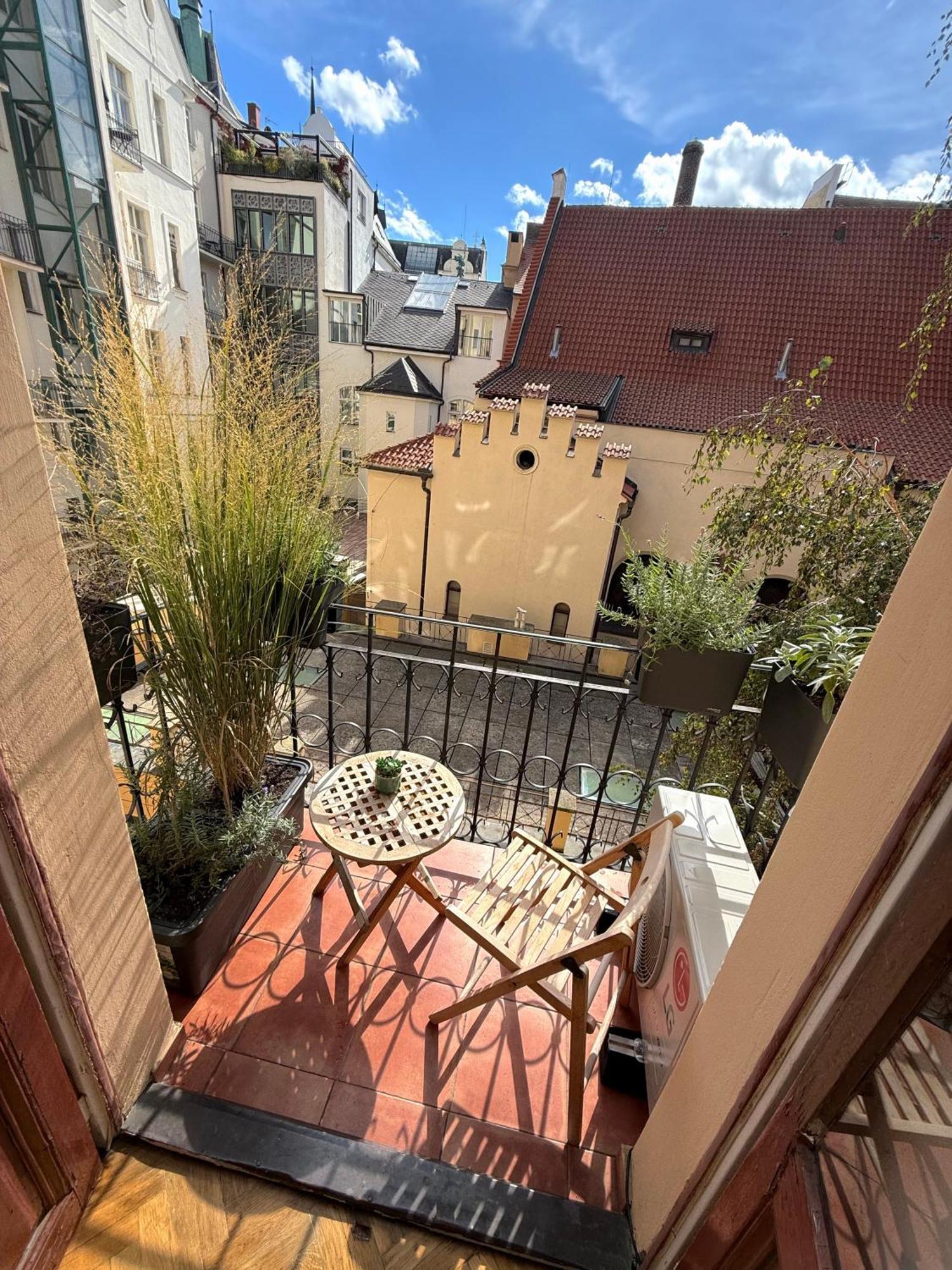 Apartment Siroka 14 Praha Bagian luar foto